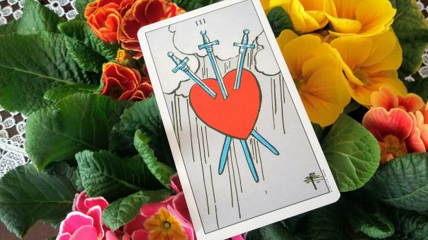 3 di spade - Mystery Room Rider Waite Tarot Deck